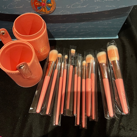Pur cosmetics travel sized brush set - Picture 3 of 7